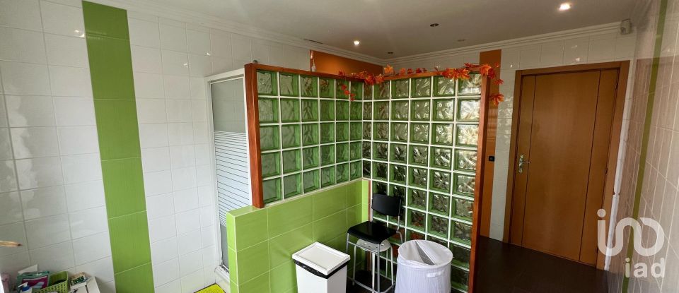 Habitação T8 em Charneca De Caparica E Sobreda de 324 m²