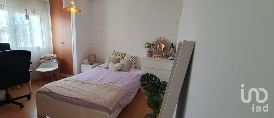 Habitação T8 em Charneca De Caparica E Sobreda de 324 m²