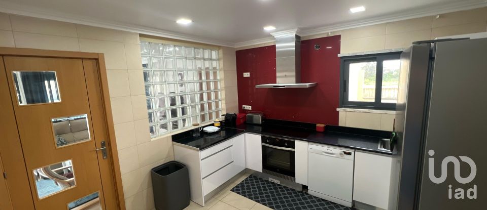 Habitação T8 em Charneca De Caparica E Sobreda de 324 m²