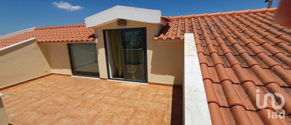 Habitação T8 em Charneca De Caparica E Sobreda de 324 m²