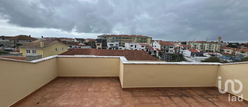 Habitação T8 em Charneca De Caparica E Sobreda de 324 m²