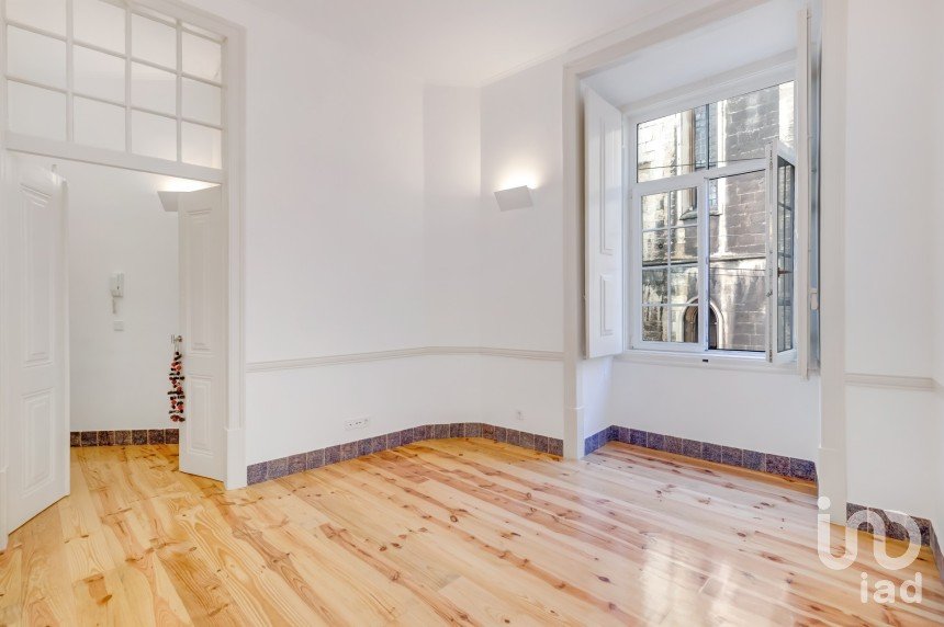 Apartment T2 in Santa Maria Maior of 140 m²