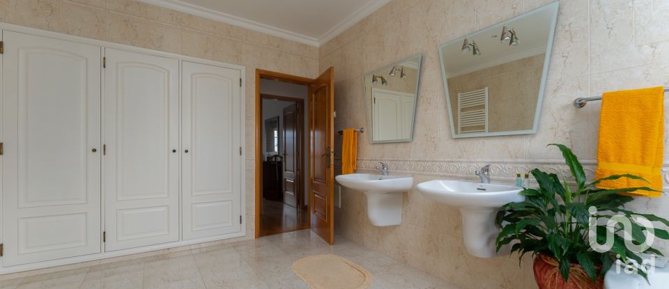 House T4 in Monte Real e Carvide of 356 m²