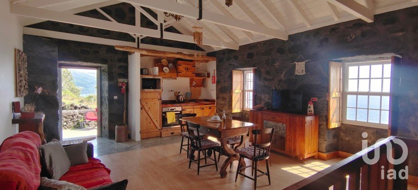 Maison T2 à Ribeiras de 175 m²