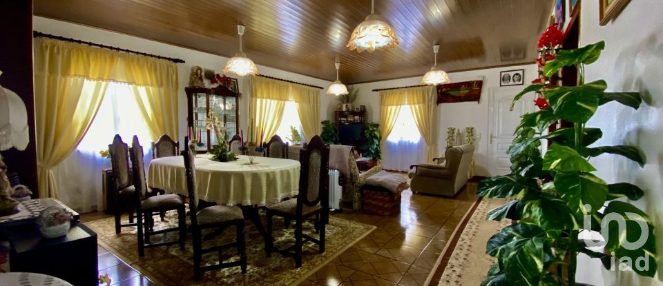 Farm T8 in Santo António da Serra of 960 m²