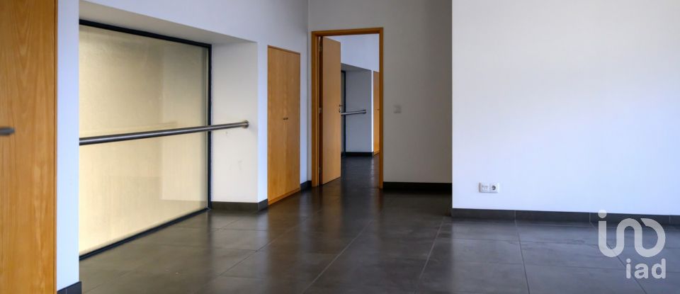 Armazém T0 em Nogueira do Cravo e Pindelo de 2 268 m²