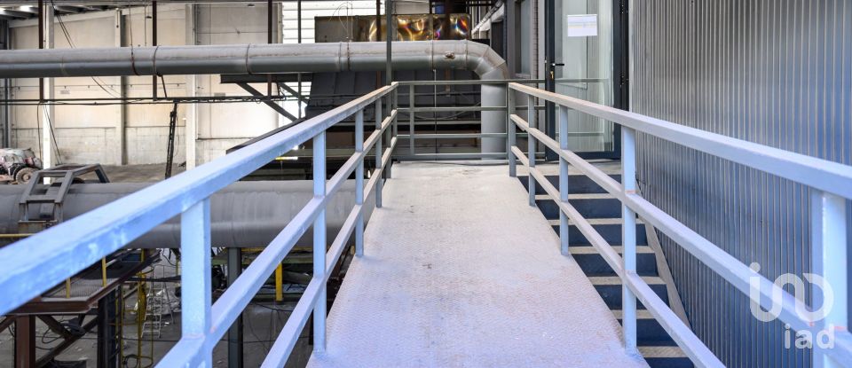 Armazém T0 em Nogueira do Cravo e Pindelo de 2 268 m²