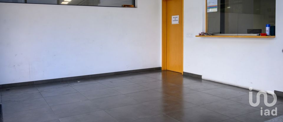 Armazém T0 em Nogueira do Cravo e Pindelo de 2 268 m²