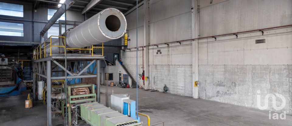 Armazém T0 em Nogueira do Cravo e Pindelo de 2 268 m²