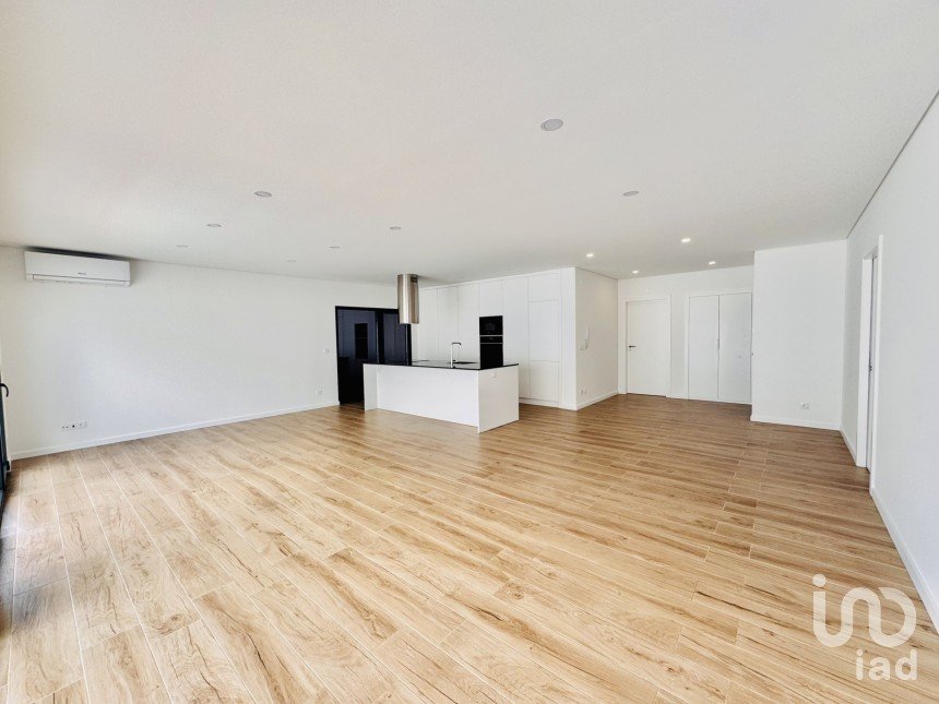 Moradia T3 em Fernão Ferro de 158 m²