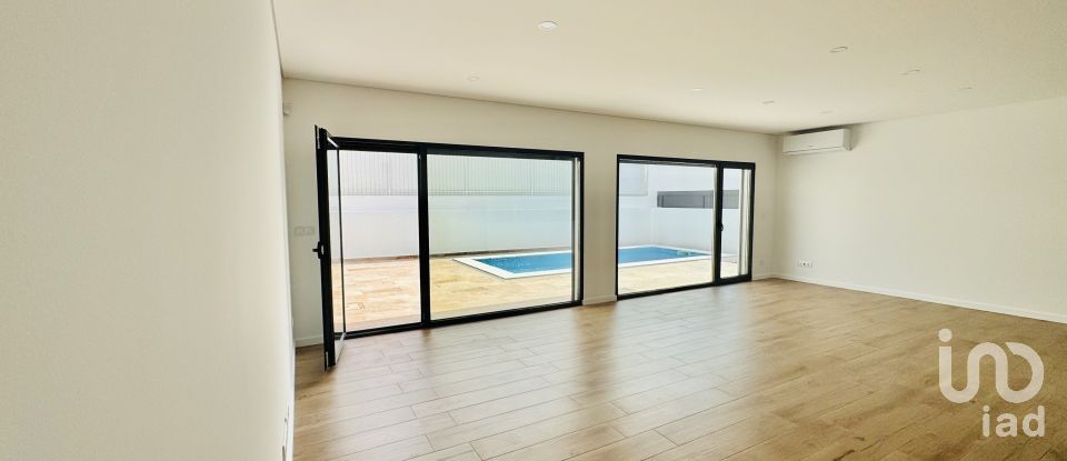 Moradia T3 em Fernão Ferro de 158 m²