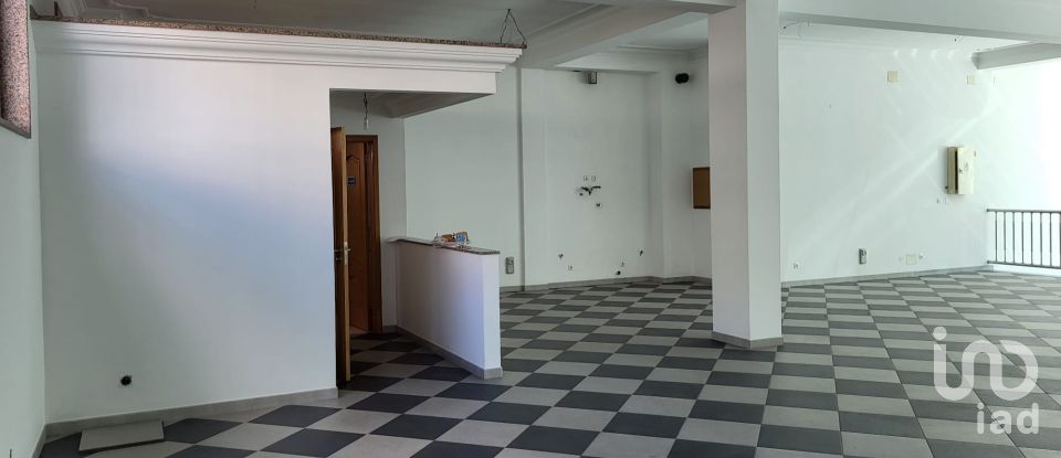 Shop / premises commercial in Porto de Mós - São João Baptista e São Pedro of 261 m²
