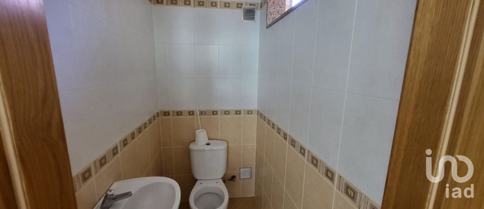 Shop / premises commercial in Porto de Mós - São João Baptista e São Pedro of 261 m²