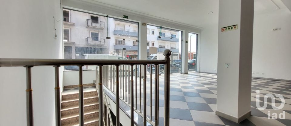 Shop / premises commercial in Porto de Mós - São João Baptista e São Pedro of 261 m²