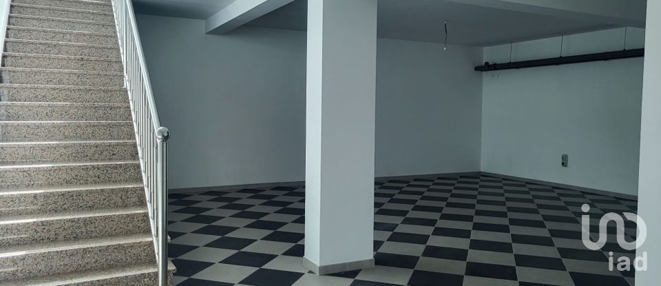 Shop / premises commercial in Porto de Mós - São João Baptista e São Pedro of 261 m²