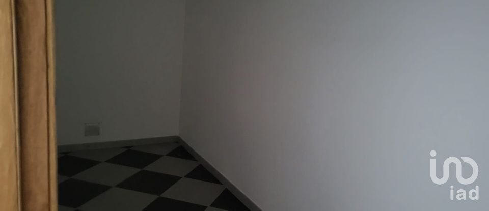 Shop / premises commercial in Porto de Mós - São João Baptista e São Pedro of 261 m²