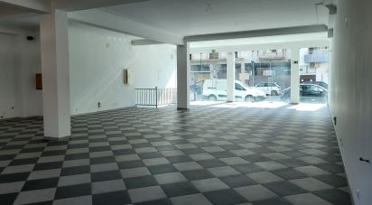 Loja / Estabelecimento Comercial em Porto de Mós - São João Baptista e São Pedro de 261 m²