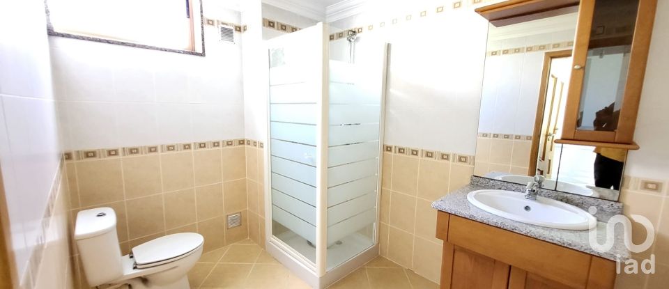 Boutique/Local commercial à Porto de Mós - São João Baptista e São Pedro de 261 m²