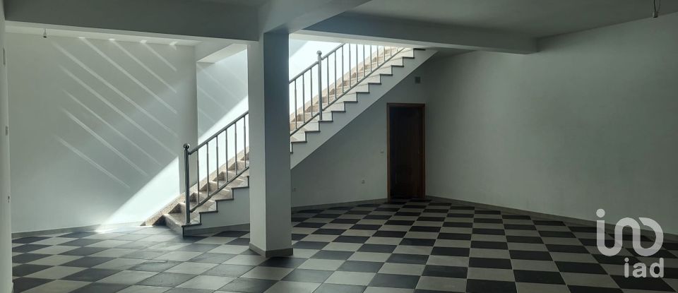 Boutique/Local commercial à Porto de Mós - São João Baptista e São Pedro de 261 m²