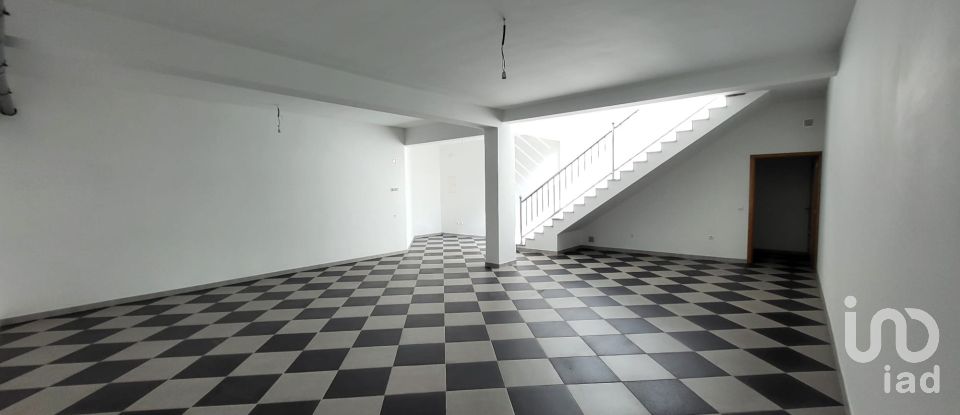 Boutique/Local commercial à Porto de Mós - São João Baptista e São Pedro de 261 m²
