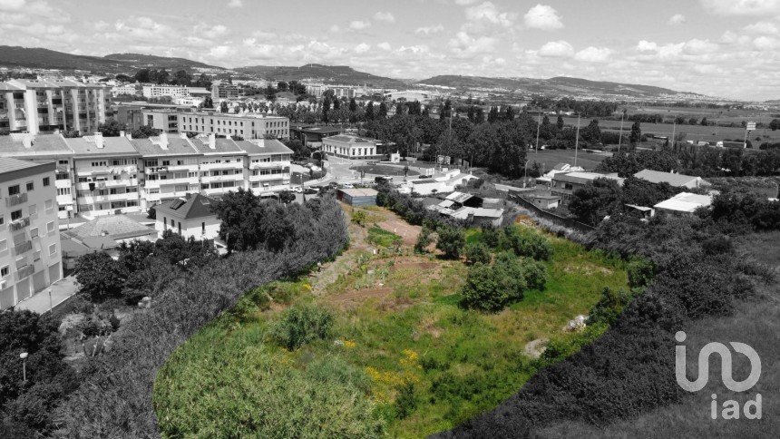 Terreno urbano em Loures de 4 560 m²