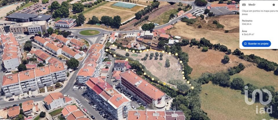 Terreno urbano em Loures de 4 560 m²