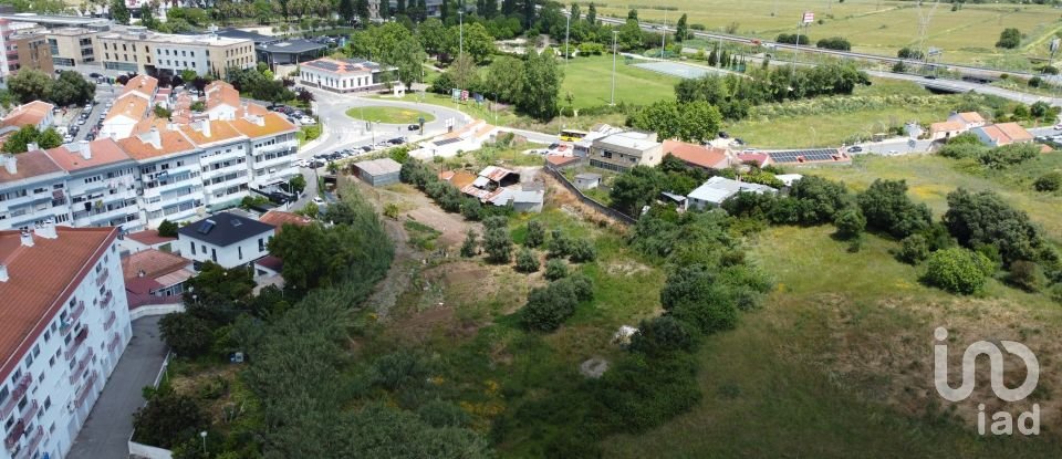 Terreno urbano em Loures de 4 560 m²