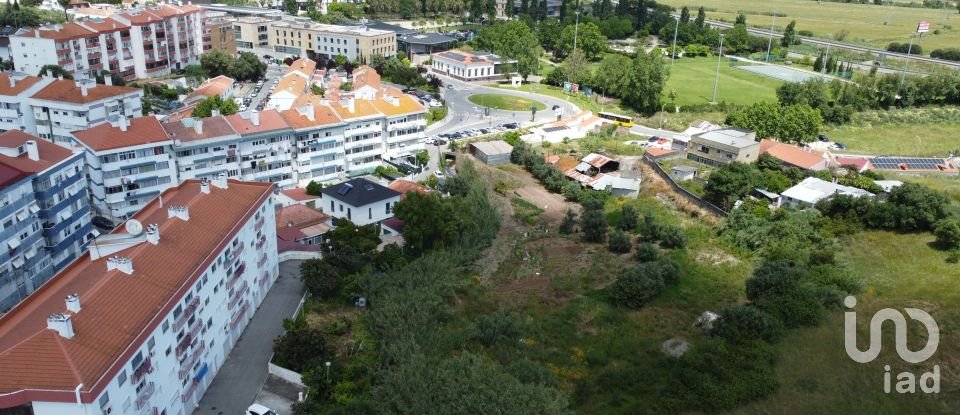 Terreno urbano em Loures de 4 560 m²