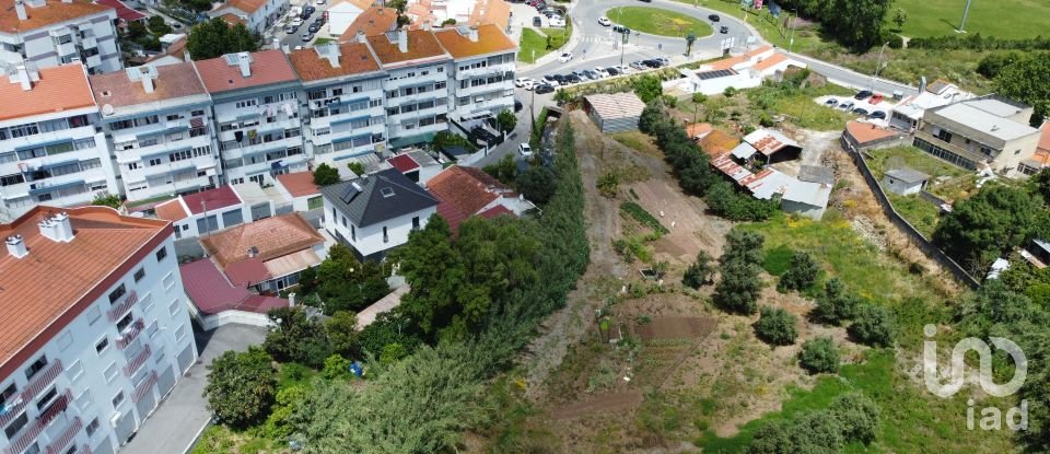 Terreno urbano em Loures de 4 560 m²