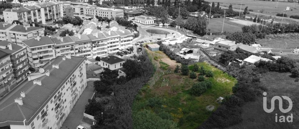 Terreno urbano em Loures de 4 560 m²