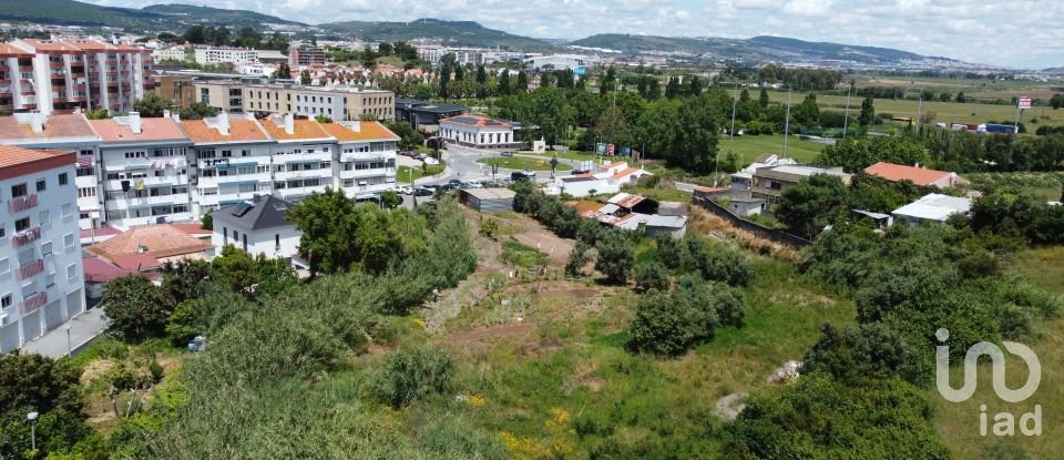 Terreno urbano em Loures de 4 560 m²