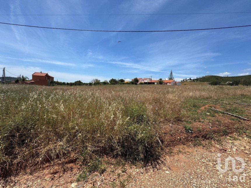 Terrain à Silves de 9 360 m²