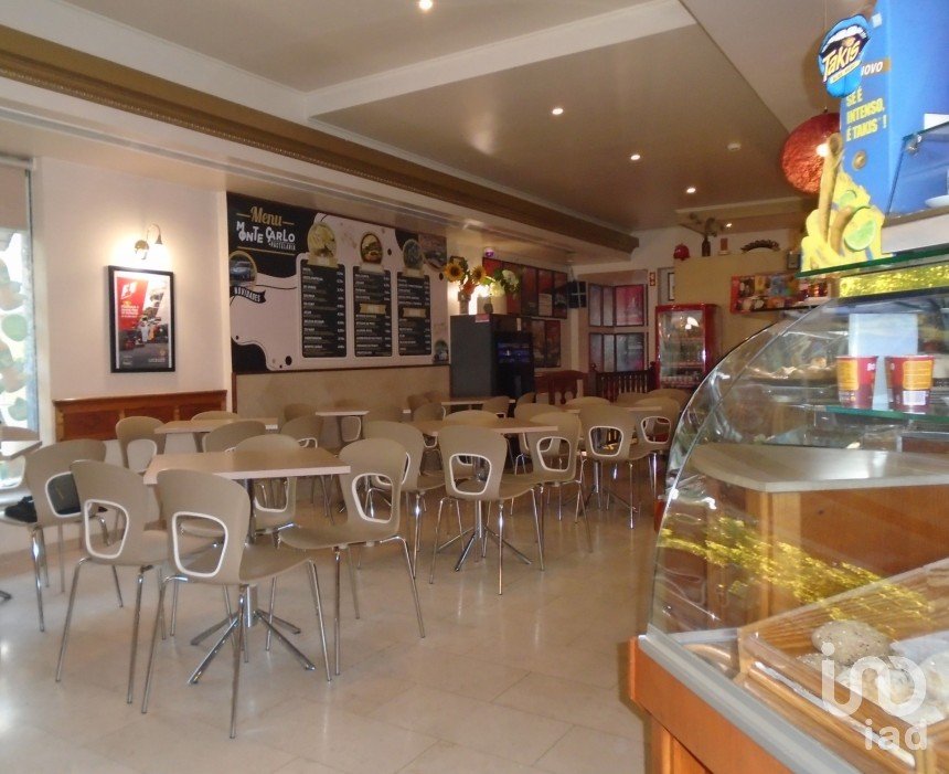 Boutique/Local commercial à Santarém (Marvila), Santa Iria Da Ribeira De Santarém, Santarém (São Salvador) E Santarém (São Nicolau) de 165 m²