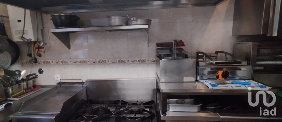 Boutique/Local commercial à Santarém (Marvila), Santa Iria Da Ribeira De Santarém, Santarém (São Salvador) E Santarém (São Nicolau) de 165 m²