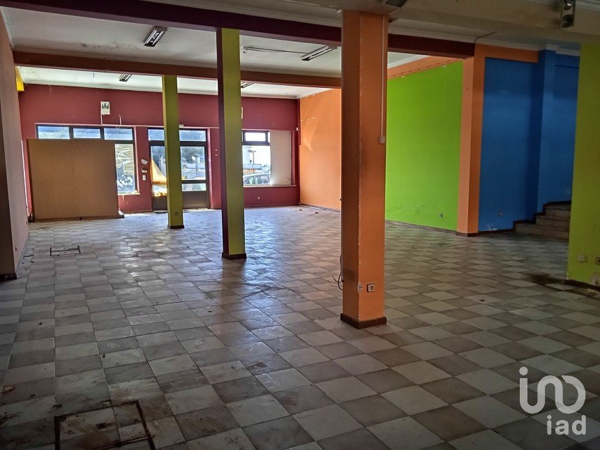 Loja / Estabelecimento Comercial em Nelas de 345 m²