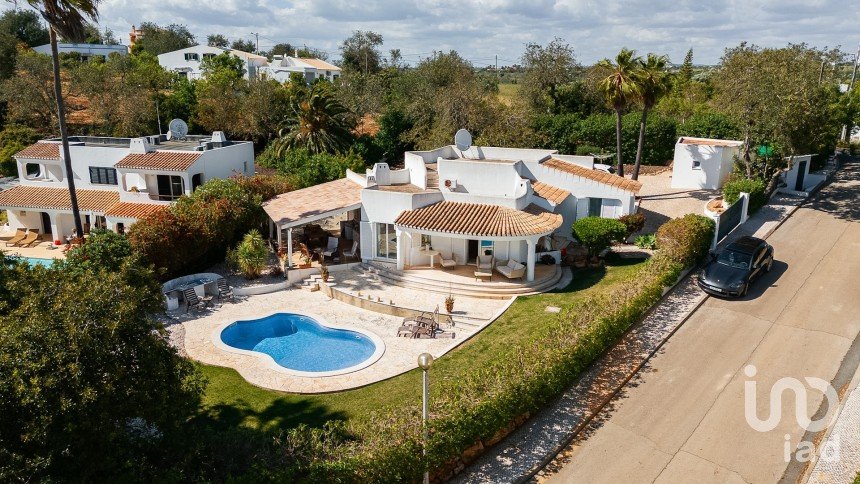 Moradia T3 em Albufeira e Olhos de Água de 235 m²