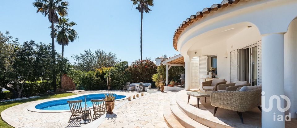 Moradia T3 em Albufeira e Olhos de Água de 235 m²