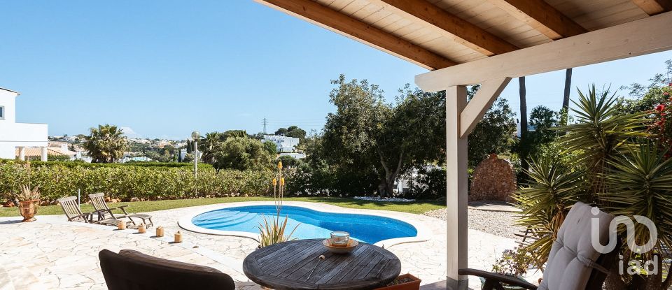 Moradia T3 em Albufeira e Olhos de Água de 235 m²