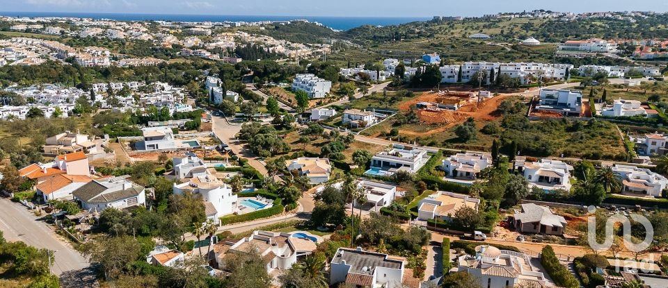 Moradia T3 em Albufeira e Olhos de Água de 235 m²