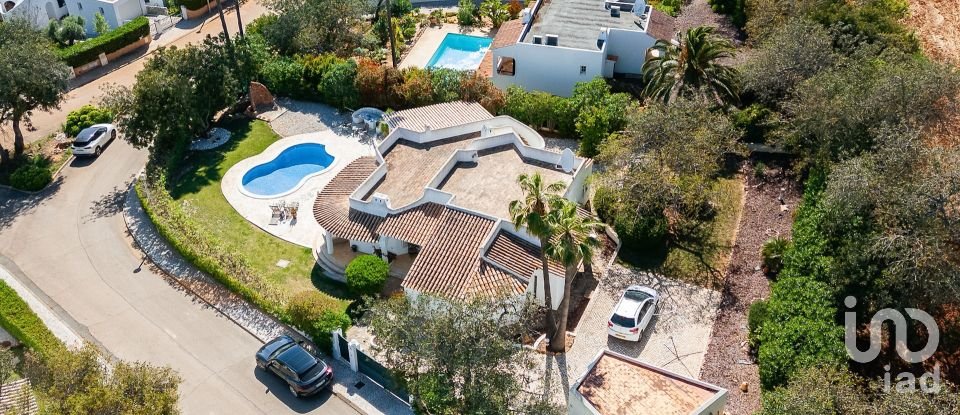 Moradia T3 em Albufeira e Olhos de Água de 235 m²