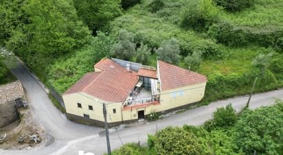 Maison de village T3 à Vila Nova de 802 m²