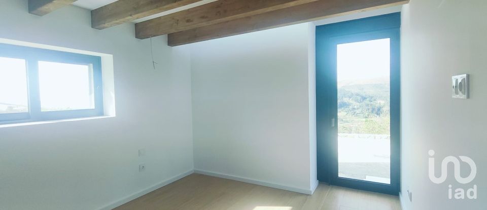 Casa tradicional T4 em Fornelos e Queijada de 128 m²