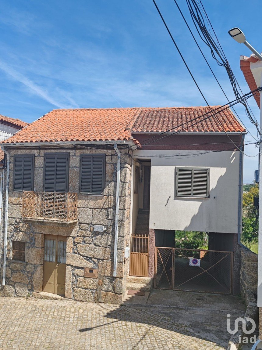 House T4 in Oliveira do Hospital e São Paio de Gramaços of 66 m²