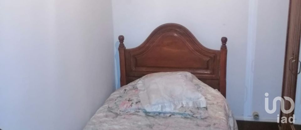 House T4 in Oliveira do Hospital e São Paio de Gramaços of 66 m²