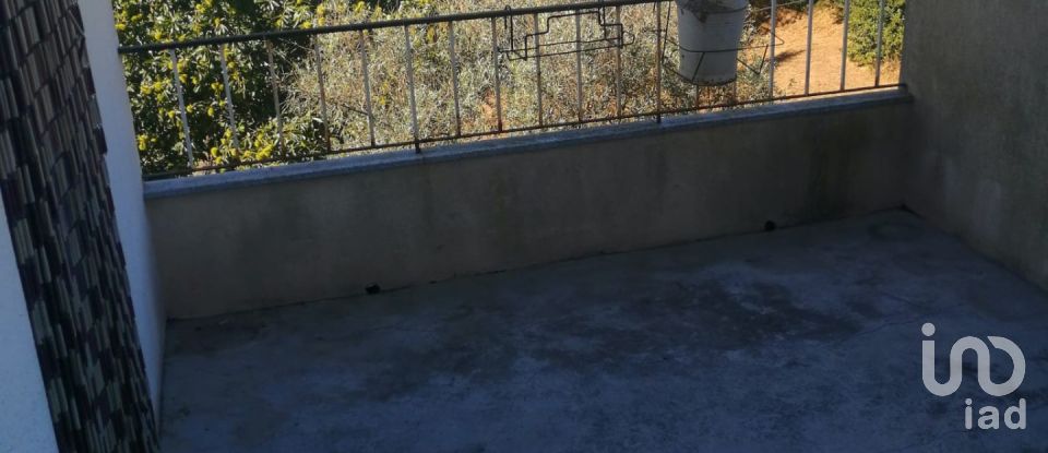 House T4 in Oliveira do Hospital e São Paio de Gramaços of 66 m²