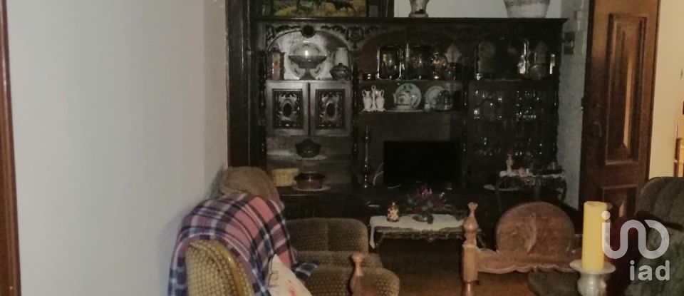 House T4 in Oliveira do Hospital e São Paio de Gramaços of 66 m²