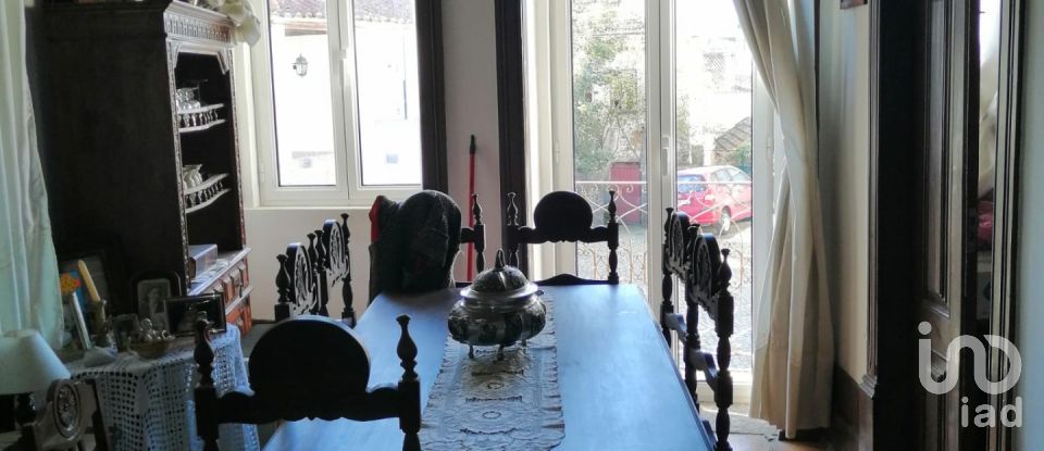 House T4 in Oliveira do Hospital e São Paio de Gramaços of 66 m²