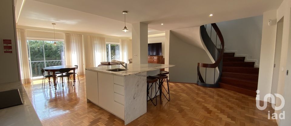 Maison de ville T7 à Ramalde de 227 m²