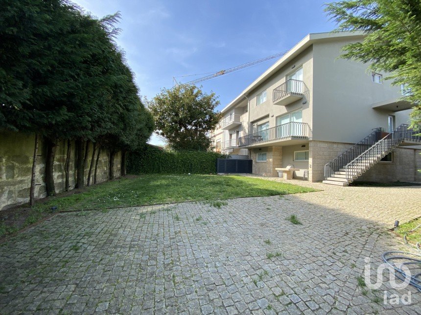 Maison de ville T7 à Ramalde de 227 m²