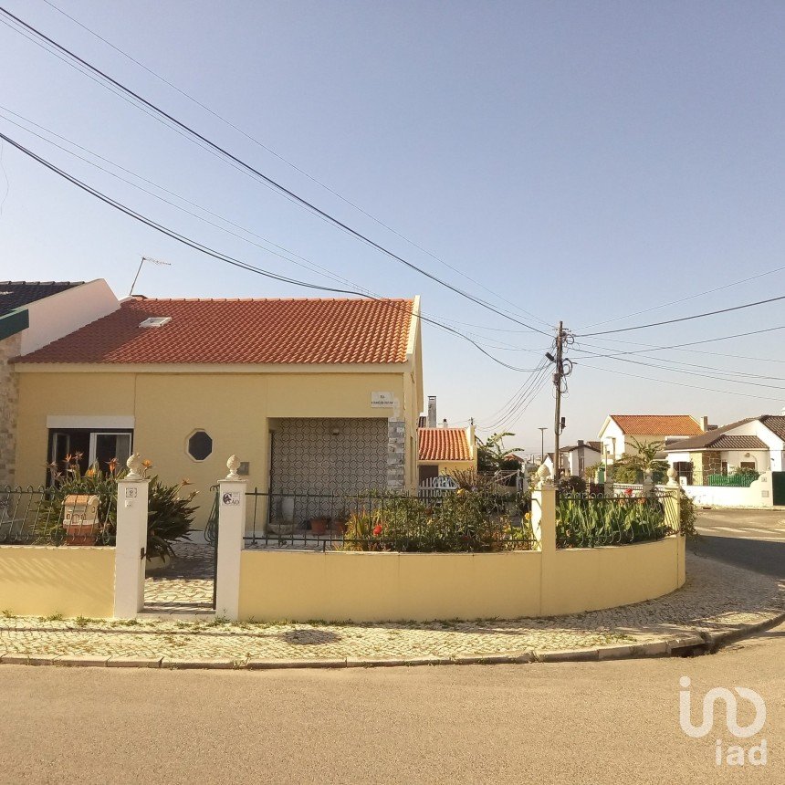 Moradia T4 em Atouguia da Baleia de 239 m²